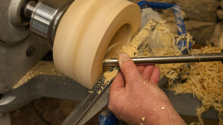 Carbide vs. Traditional Woodturning Tools: A Comprehensive Guide